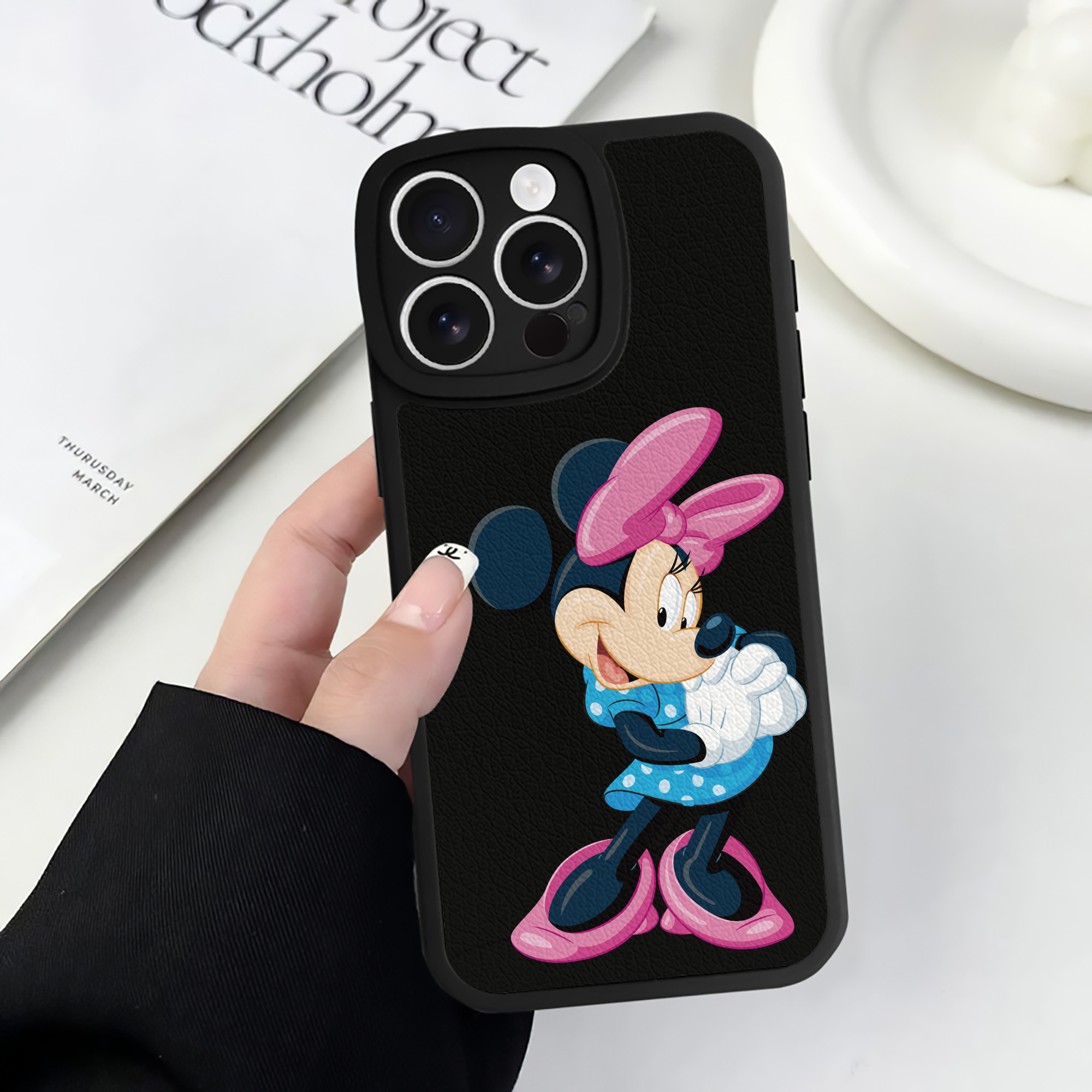 （画像用） ミッキーマウス Mickey Mouse 【iPhone 16シリーズ対応】シリコンスマホケース（レザー調） 材質：シリコン